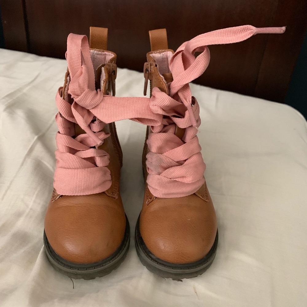 Girl Cat & Jack Boots - Size 6